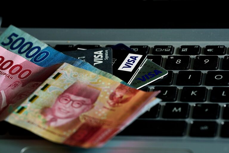 格安SIMはデビットカードが使える？そのメリットと注意点を解説！